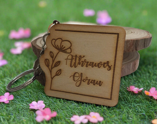 Wooden welsh “Athrawes Gorau” teacher keyring - Laser LLama Designs Ltd