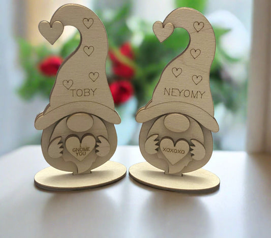 Valentine set of 2  gnomes with heart - Laser LLama Designs Ltd