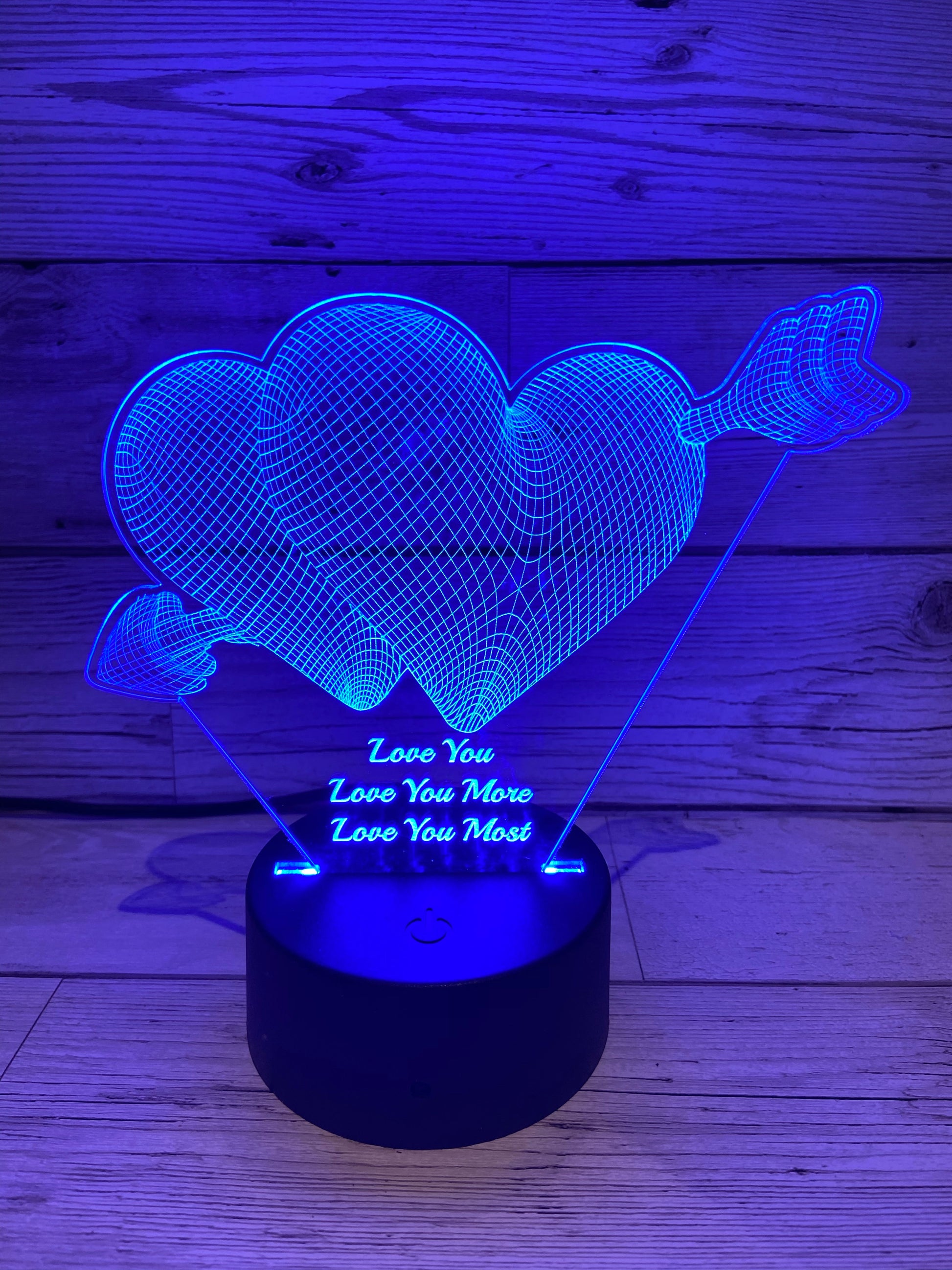 Light up 3D  heart with arrow display. 9 Colour options with remote! - Laser LLama Designs Ltd